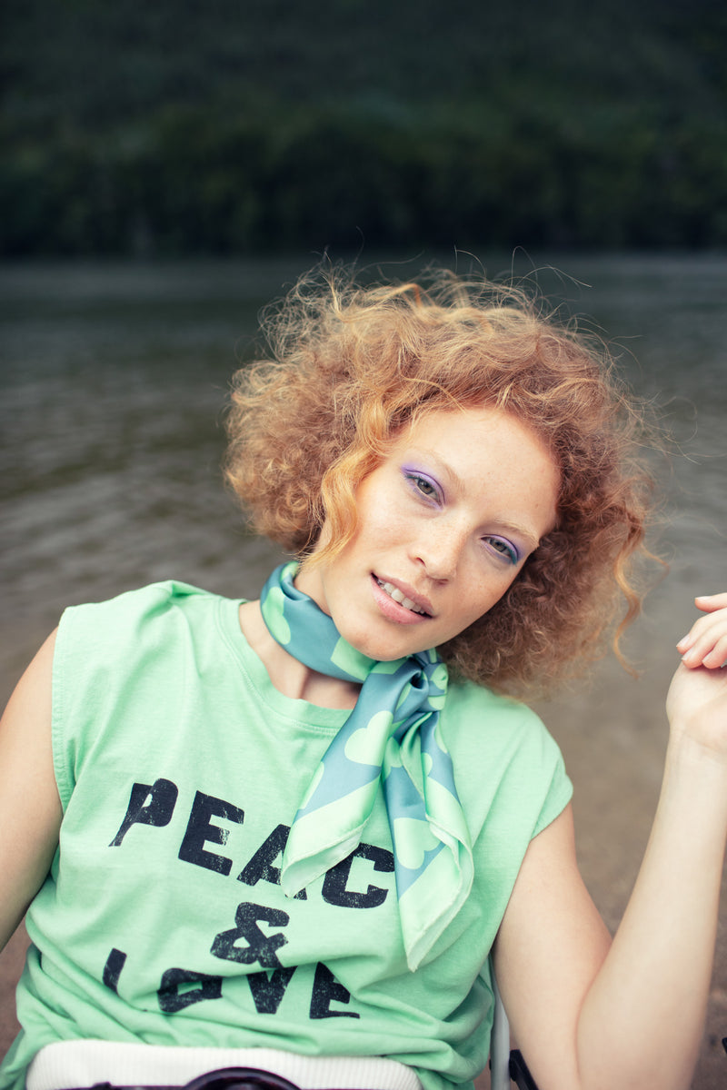 SLEEVELESS T-SHIRT WITH ROUND NECK GREEN WITH PEACE & LOVE PRINT