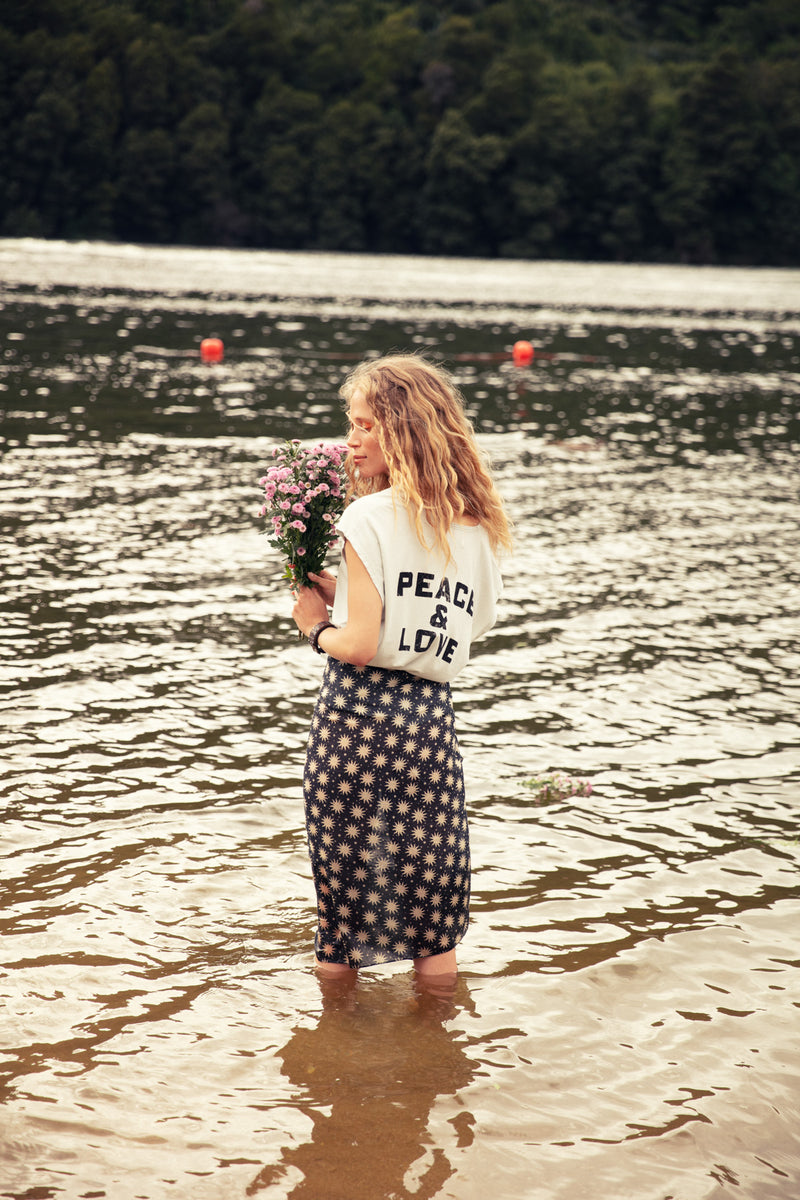 SLEEVELESS T-SHIRT WITH DEEP ROUND NECK LIGHT GREY WITH PEACE & LOVE PRINT